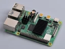Raspberry Pi 4 hűtőbordákkal szerelve