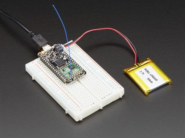A3078 Adafruit Feather 32u4 RFM95 LoRa Radio - 868 or 915MHz