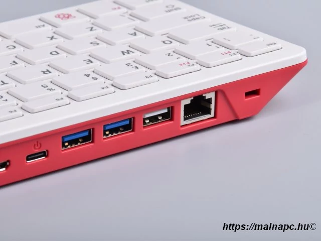 Pi 400 USB és LAN csatlakozói
