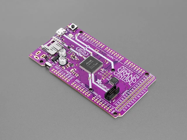 A4084 Adafruit Grand Central M4 Express featuring SAMD51