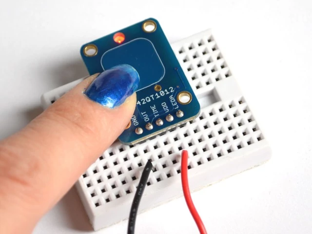 A1375 Standalone Toggle Capacitive Touch Sensor AT42QT1012