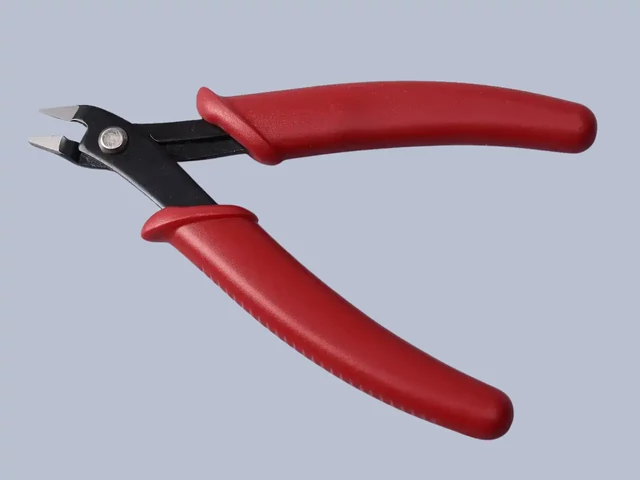 Oldalcsípőfogó 125mm ergonomikus nyél
