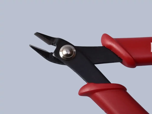 Oldalcsípőfogó 125mm ergonomikus nyél