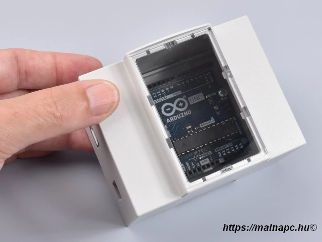 Ipari doboz DIN sínre Arduino UNO-hoz