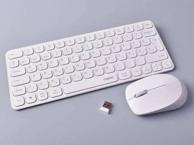 Rapoo 8000M fehér HUN billentyűzet és egér kombó