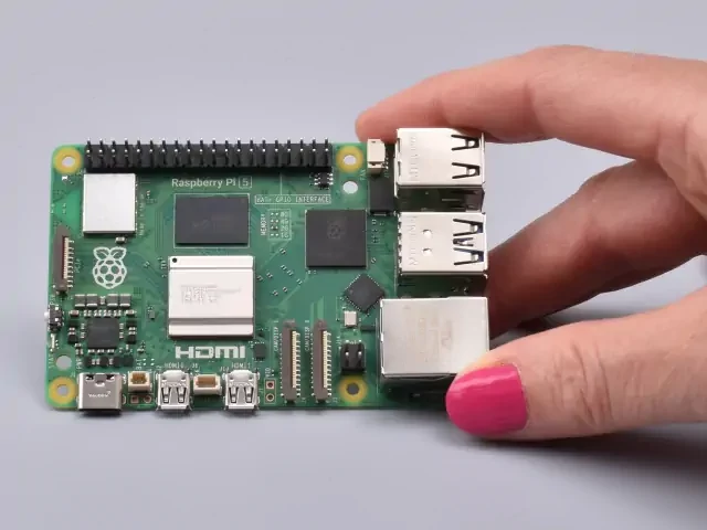 Raspberry Pi 5 - 2GB RAM