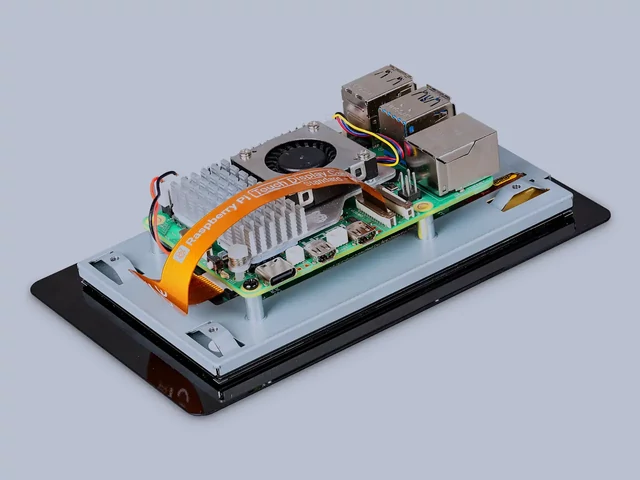 Raspberry Pi 5 inch display Pi 5-el szerelve