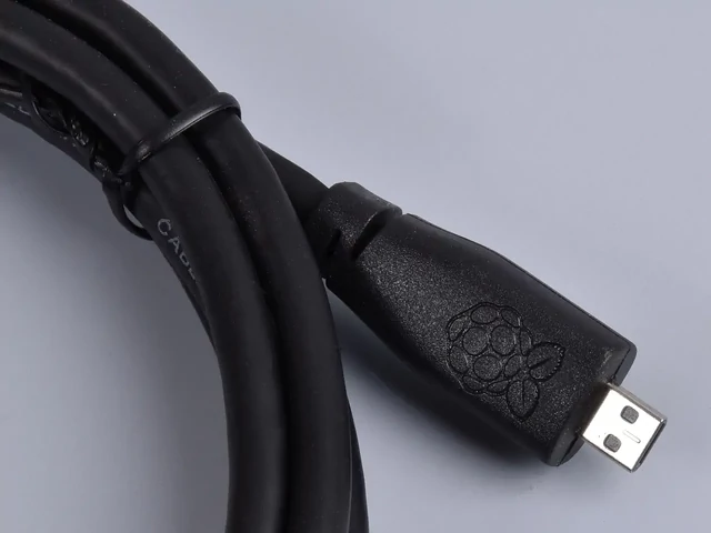Raspberry Pi Official 1m micro-HDMI / HDMI A kábel, fekete