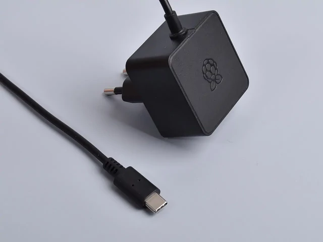 Raspberry Pi tápegység USB-C csatlakozója