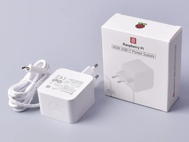 Raspberry Pi USB-C PD 45W tápegység, fehér Raspberry Pi USB-C PD 45W tápegység, fehér