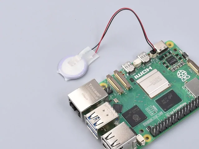 RTC Battery csatlakoztatva a Raspberry Pi 5 alaplaphoz